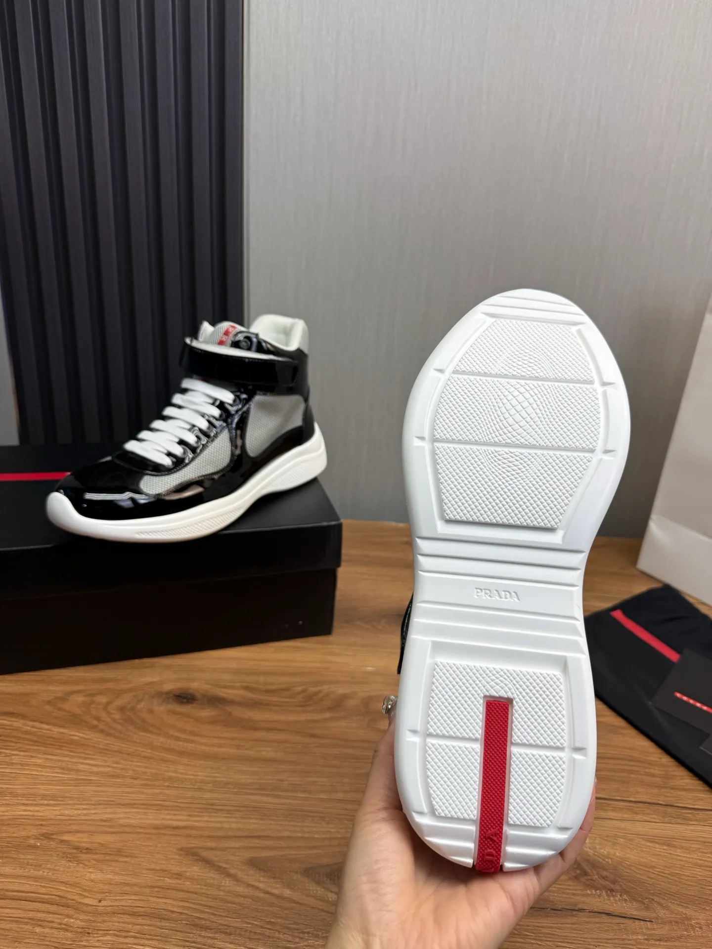 Men's shoes 700💰 [PRADA] Hot selling items🔥Must be recommended every day~~ Official website synchronized, 1:1 high quality shipments✔️ Imported cowhide fabric, cowhide lining, original bottom, high-end airplane box packaging🎁 38-45 (38.45 custom-made, non-refundable)